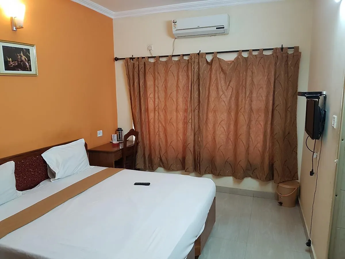 טריואנדרום Hotel The Samrat 0*,