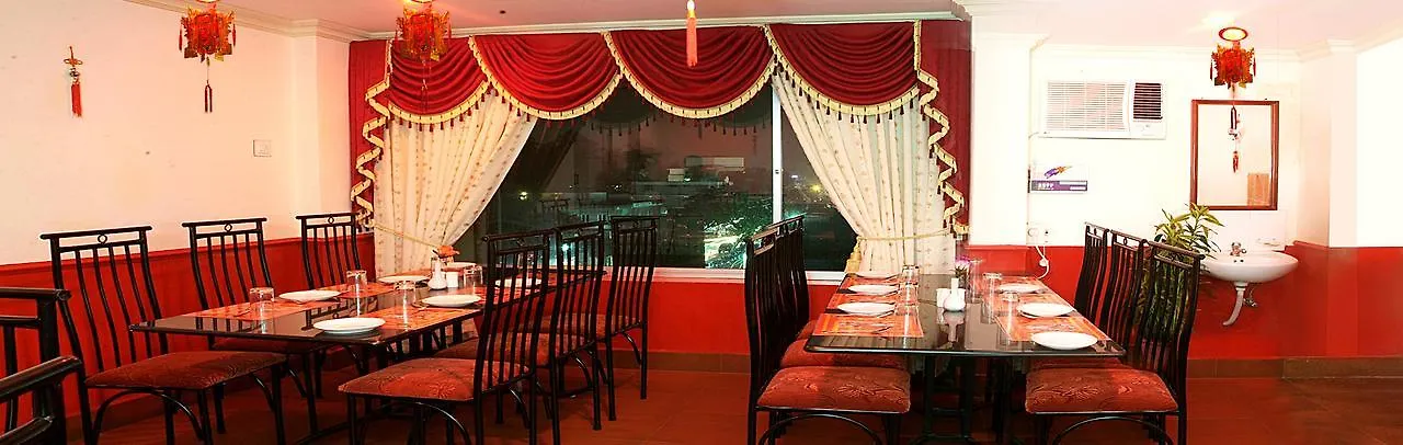 טריואנדרום Hotel The Samrat הודו